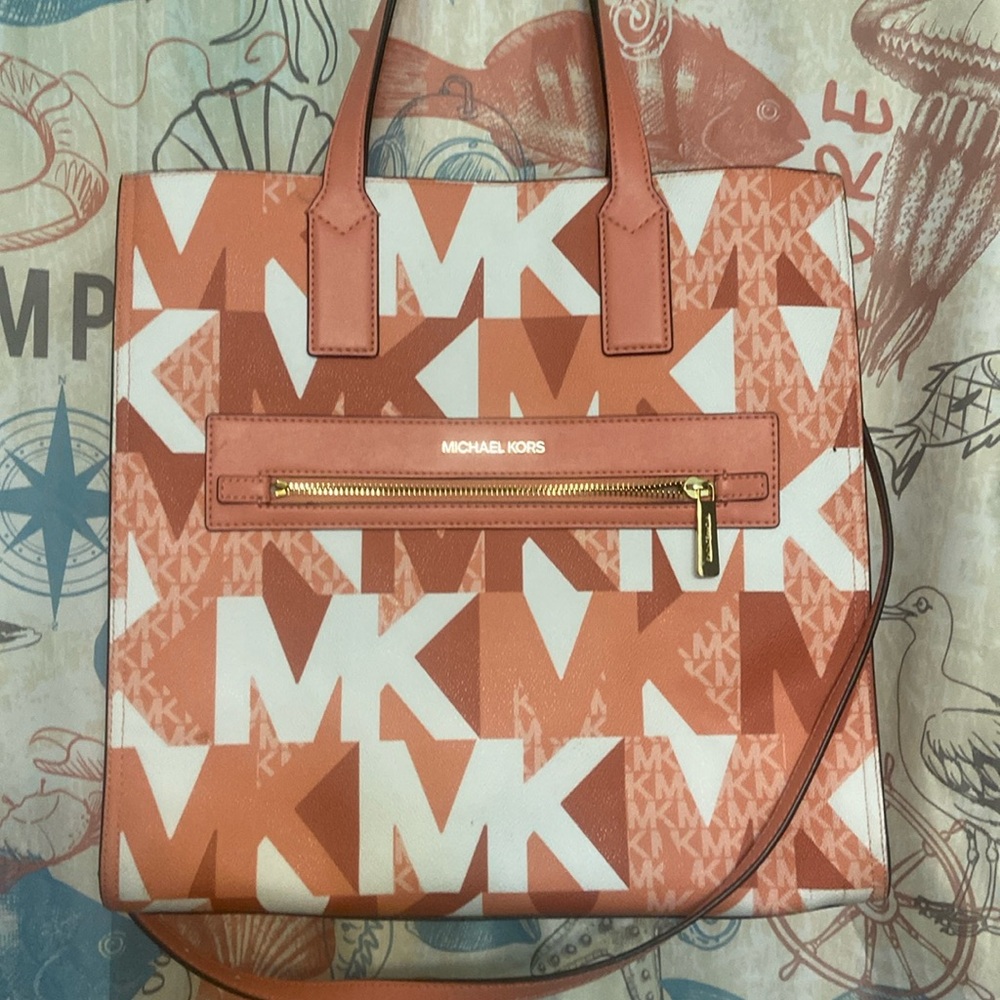 MK tote